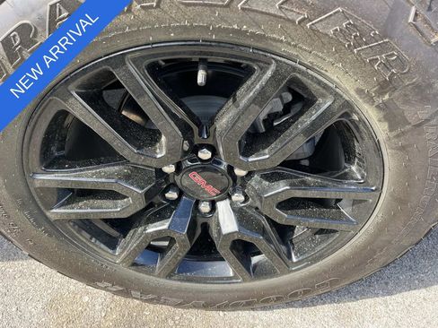 Used 2024 GMC Sierra 1500 Elevation image 10