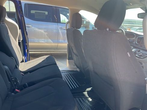 Used 2018 Chrysler Pacifica Touring Plus w/ Tire & Wheel Group FWD image 20