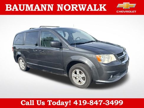 Used 2011 Dodge Grand Caravan Crew w/ Entertainment Group 1 FWD image 4