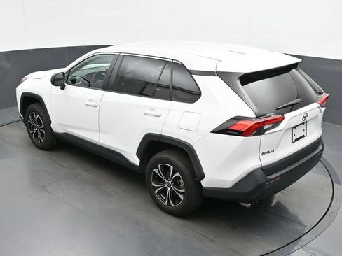 Used 2022 Toyota RAV4 LE FWD image 22