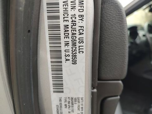 Certified 2021 Jeep Grand Cherokee Laredo image 32