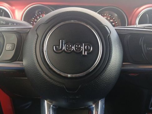 Used 2022 Jeep Gladiator Rubicon w/ LED Lighting Group AWD/4WD image 5