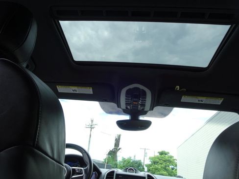 Used 2017 Porsche Cayenne Platinum Edition image 8