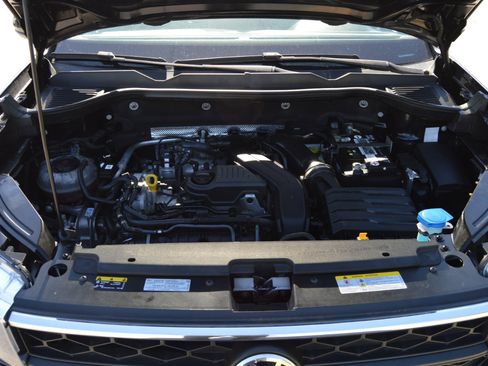 Used 2022 Volkswagen Taos SE image 17