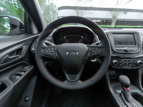 Used 2023 Chevrolet Equinox RS image 6