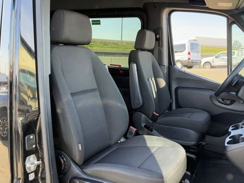 Used 2024 Mercedes-Benz Sprinter 2500 image 30
