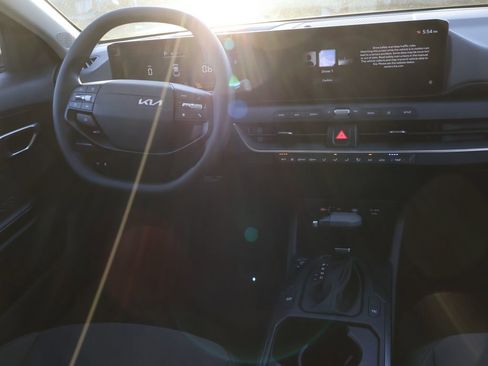 New 2025 Kia K4 LXS image 14
