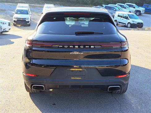 Used 2024 Porsche Cayenne image 4