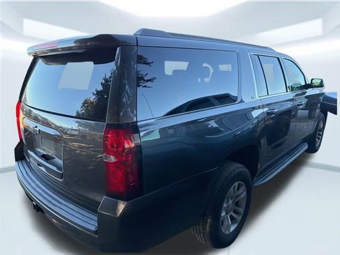 Used 2018 Chevrolet Suburban LT image 20