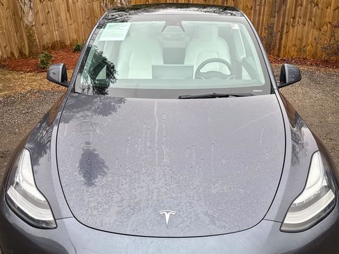 Used 2021 Tesla Model Y Long Range image 16