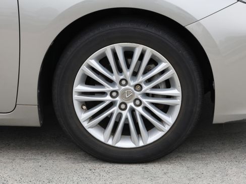 Used 2015 Lexus ES 350 w/ Luxury Package FWD image 11