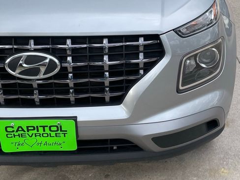 Used 2025 Hyundai Venue SEL FWD image 7