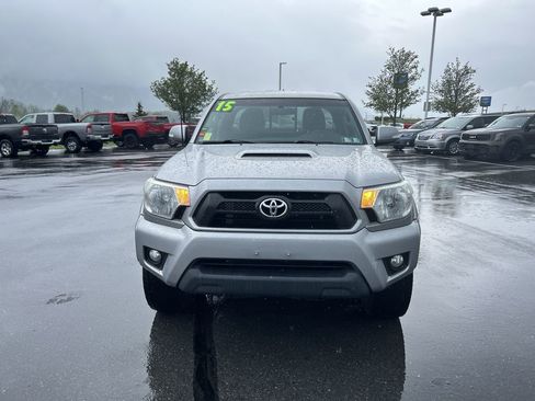 Used 2015 Toyota Tacoma 4x4 Access Cab V6 w/ TRD Sport Package image 2