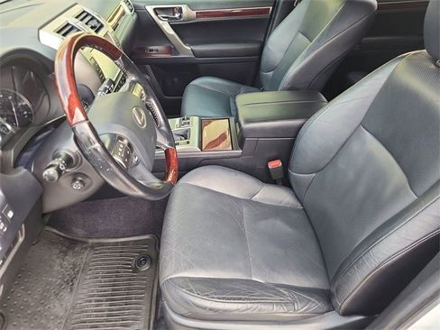 Used 2017 Lexus GX 460 Premium w/ Premium Package image 20