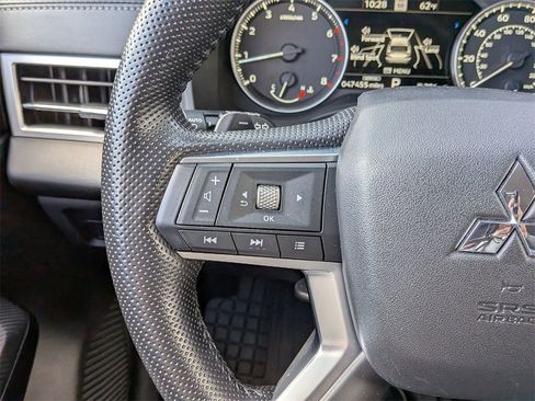 Used 2022 Mitsubishi Outlander SE image 29