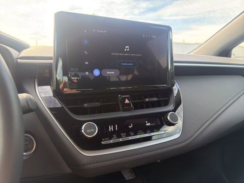 Used 2024 Toyota Corolla SE w/ SE Package image 11