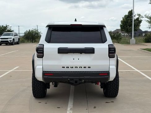 Used 2025 Toyota 4Runner SR5 AWD/4WD image 8