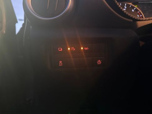 Used 2025 Nissan Versa S w/ Trunk Package FWD image 9