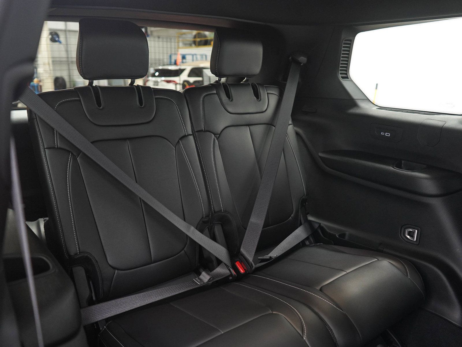 Used 2025 Jeep Grand Cherokee L Limited AWD/4WD image 13