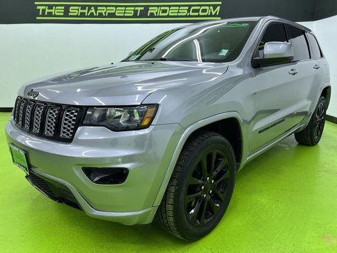 Used 2020 Jeep Grand Cherokee Altitude AWD/4WD image 5