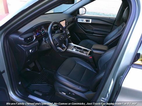 Used 2020 Ford Explorer Limited image 16