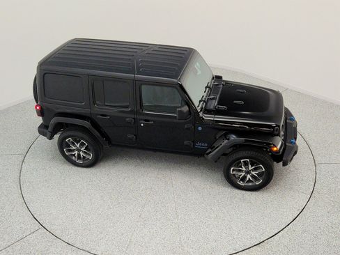 Used 2024 Jeep Wrangler Unlimited w/ Convenience Group AWD/4WD image 25