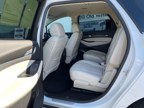 Used 2023 Buick Enclave Essence image 25