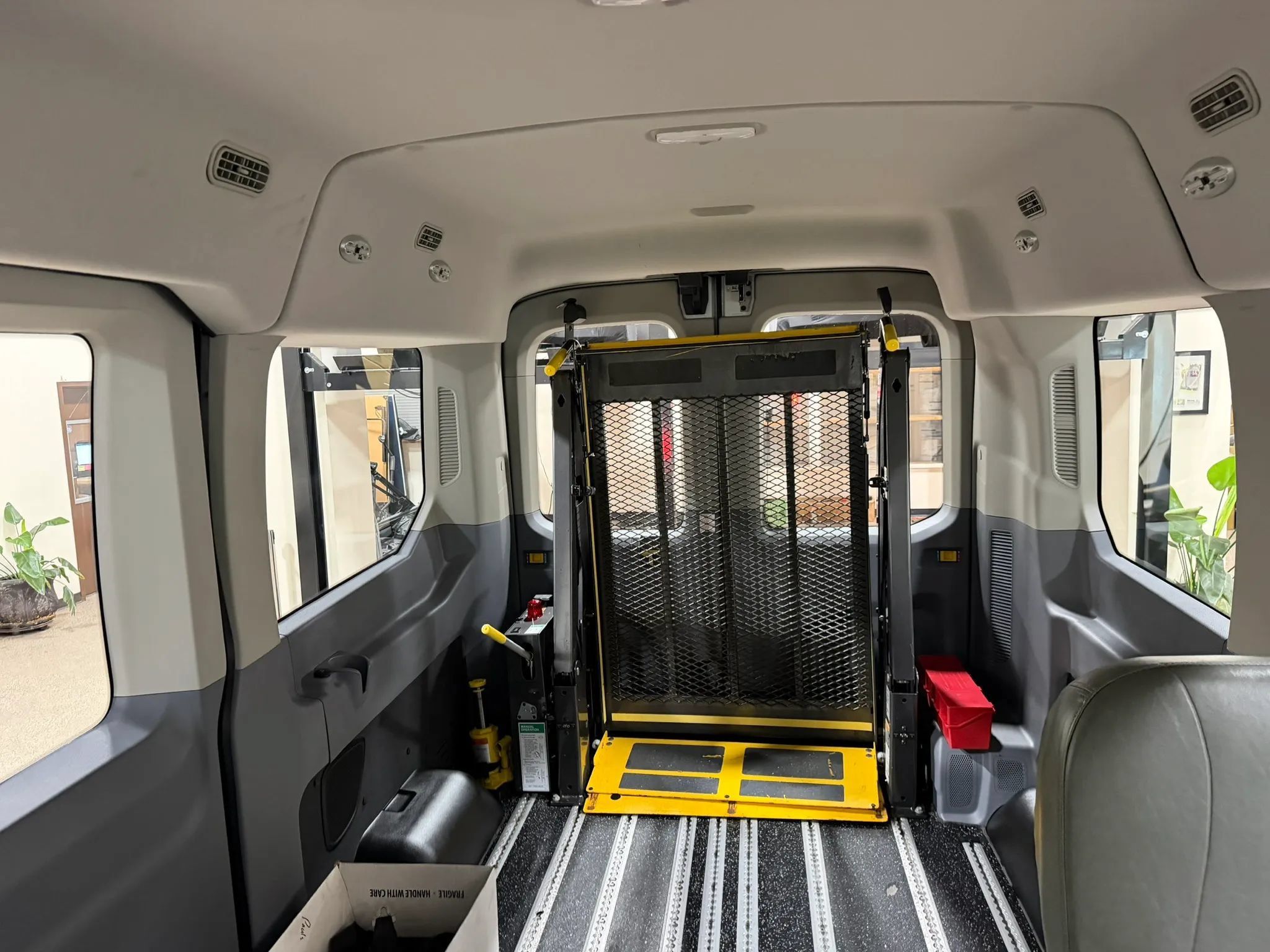 Used 2018 Ford Transit 150 XL RWD image 37