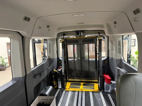 Used 2018 Ford Transit 150 XL RWD image 37