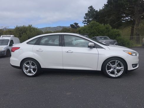 Used 2015 Ford Focus Titanium w/ Titanium Technology Package image 4