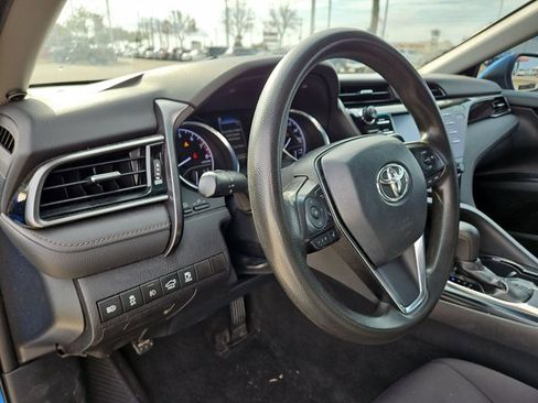 Used 2019 Toyota Camry LE image 9