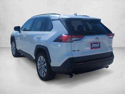 Used 2021 Toyota RAV4 XLE Premium image 7