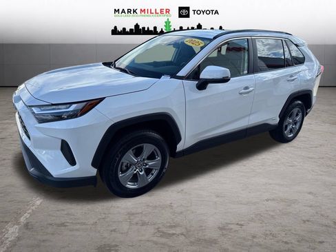 Certified 2025 Toyota RAV4 XLE AWD/4WD image 1