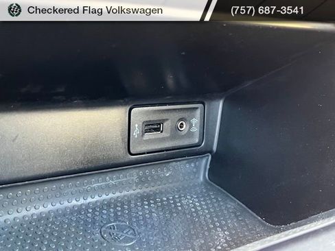 Used 2019 Volkswagen Beetle 2.0T SE image 39