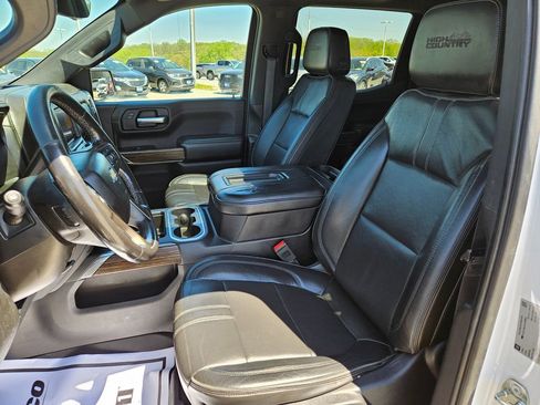 Used 2019 Chevrolet Silverado 1500 High Country w/ Technology Package AWD/4WD image 24
