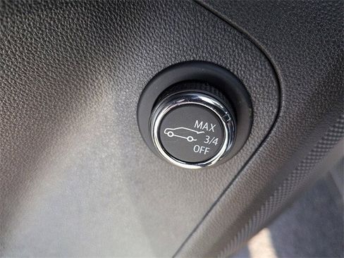 Used 2023 GMC Acadia SLE w/ Driver Convenience Package image 18