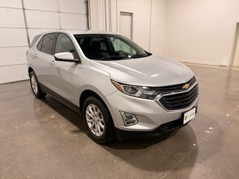 Used 2019 Chevrolet Equinox LT image 3