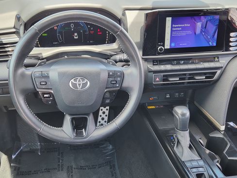 Used 2025 Toyota Camry SE FWD image 27