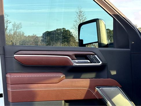 Used 2024 GMC Sierra 2500 Denali Ultimate image 9