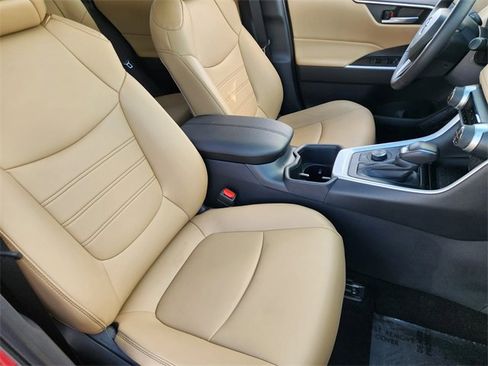 Used 2025 Toyota RAV4 XLE Premium image 10