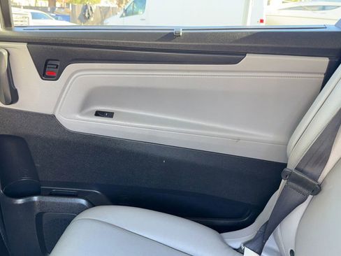 Used 2018 Honda Odyssey EX-L image 38