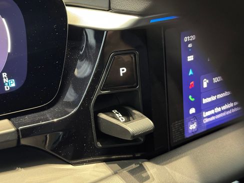 Certified 2025 Porsche Macan Electric image 20