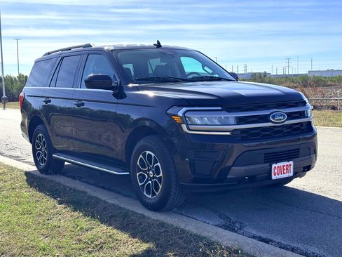 Used 2022 Ford Expedition XLT image 4