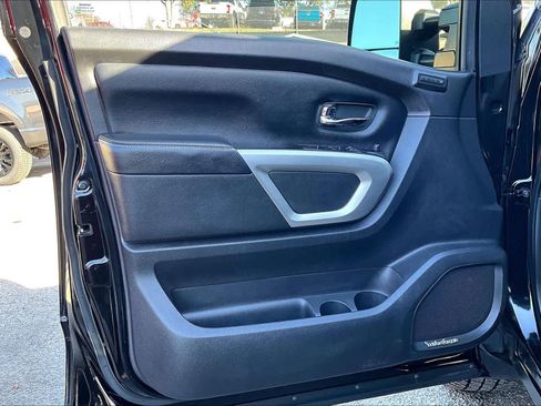 Used 2017 Nissan Titan PRO-4X w/ Pro-4x Convenience Package image 21