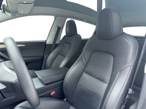 Used 2023 Tesla Model Y Long Range image 33