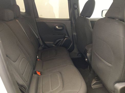 Used 2020 Jeep Renegade Latitude FWD image 19