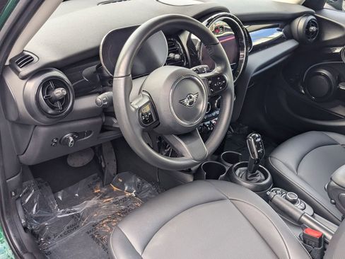 Used 2023 MINI Cooper 4-Door Hardtop image 10