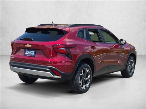 Used 2024 Chevrolet Trax LT w/ Driver Confidence Package FWD image 5