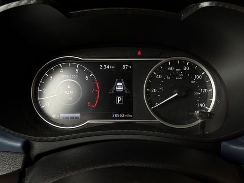 Used 2025 Nissan Versa SV FWD image 33