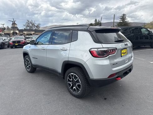 New 2026 Jeep Compass Trailhawk w/ Sun, Sound & Navigation Group AWD/4WD image 7